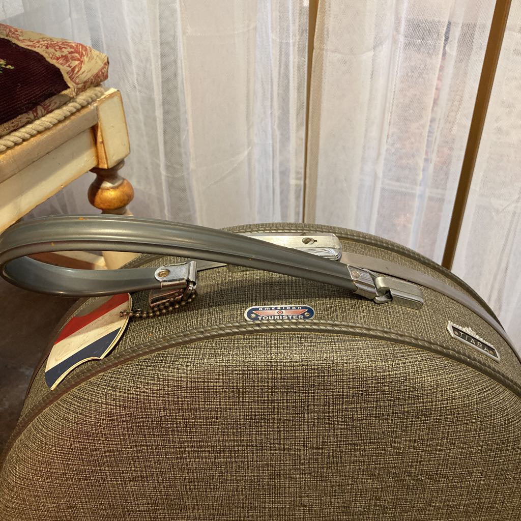 American Tourister Tiara Round Suitcase