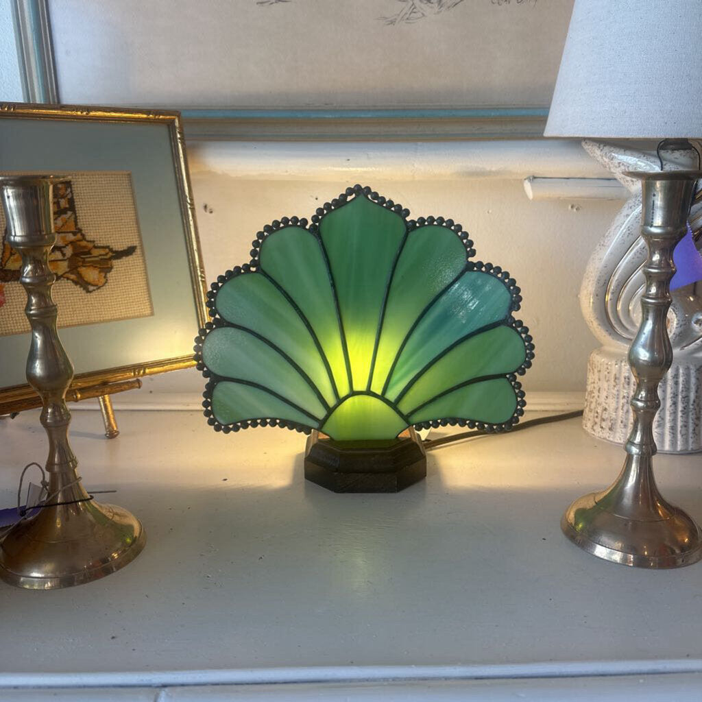Stained glass shell lamp
