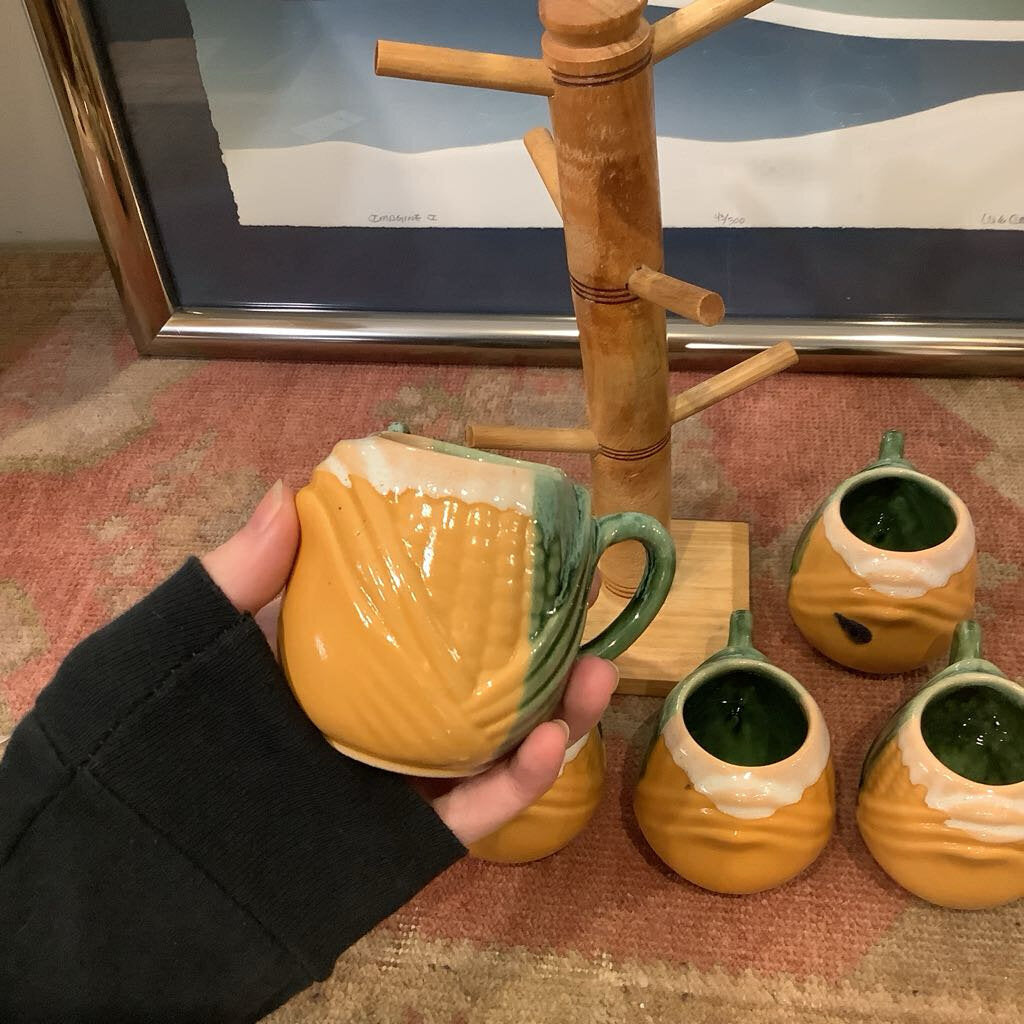Vtg Glazed Corn Cup Tree w/ 6 cups (One cup is chipped on side)
