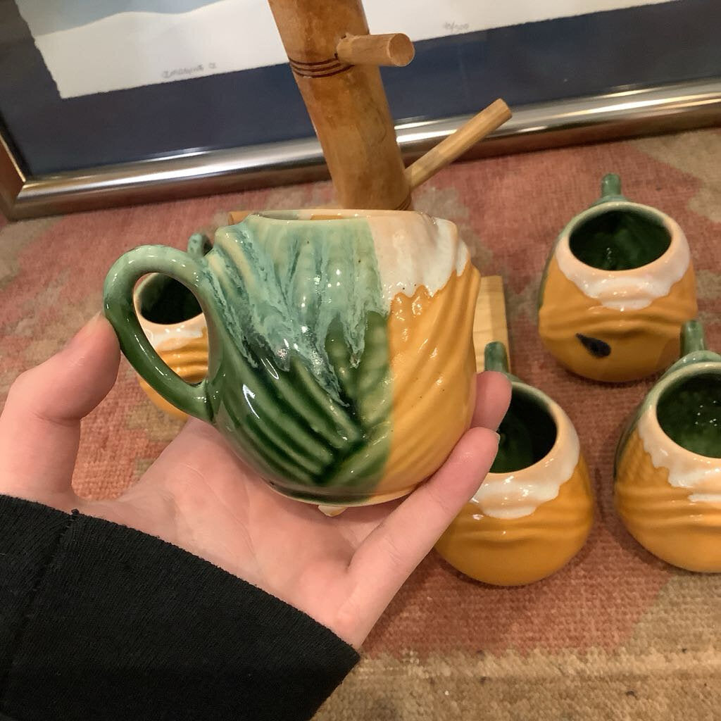 Vtg Glazed Corn Cup Tree w/ 6 cups (One cup is chipped on side)