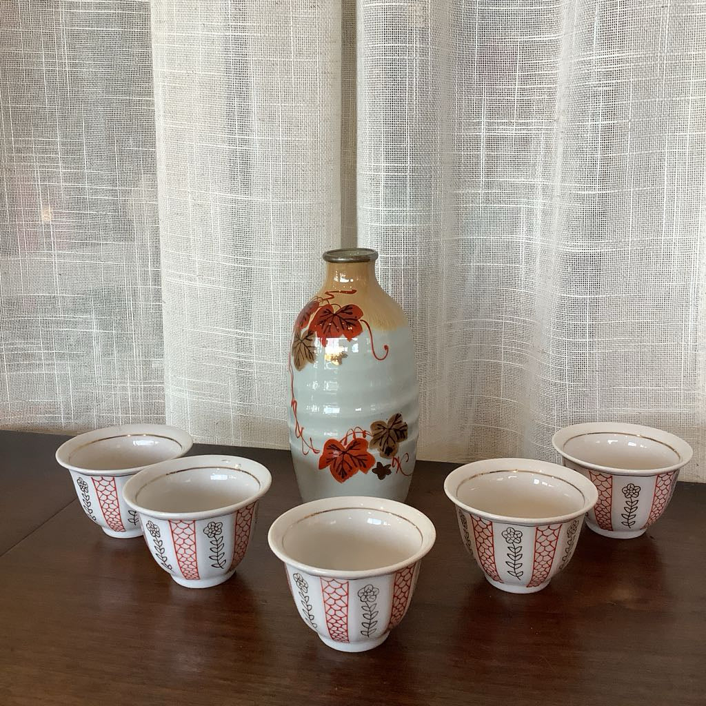 VTG Japanese Sake Bottle w/Maple Leaves and set of 5 cups