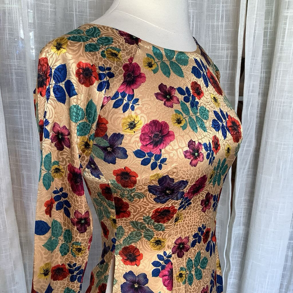 L/S Long Floral Maxi Open Sides L 48" B 28" W 26" S 18"