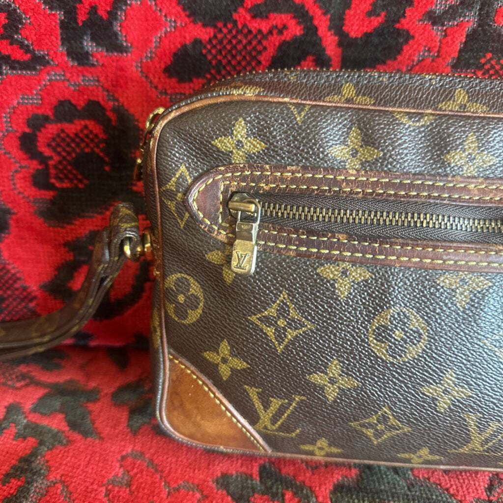 Vintage Louis Vuitton Vintage Monogram Pochette Marly Dragonne