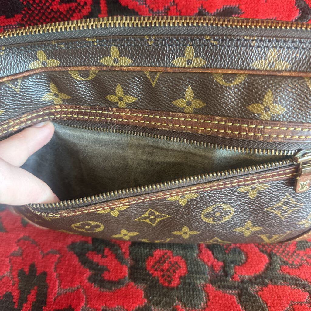 Vintage Louis Vuitton Vintage Monogram Pochette Marly Dragonne