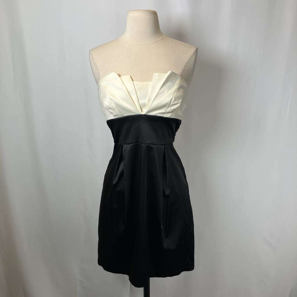 dress asymmetrical hem V Neck Short Sleeves Asymmetrical Hem Bridesmaid Dress main image 1