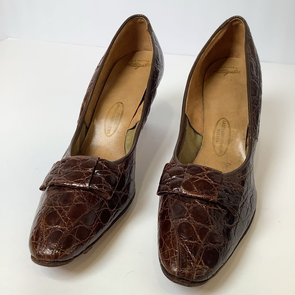 40s Alligator Pumps