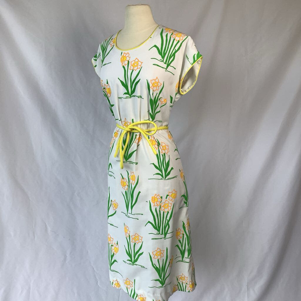 1970s Vested Gentress Daffodil Print Cap Sleeve Dress