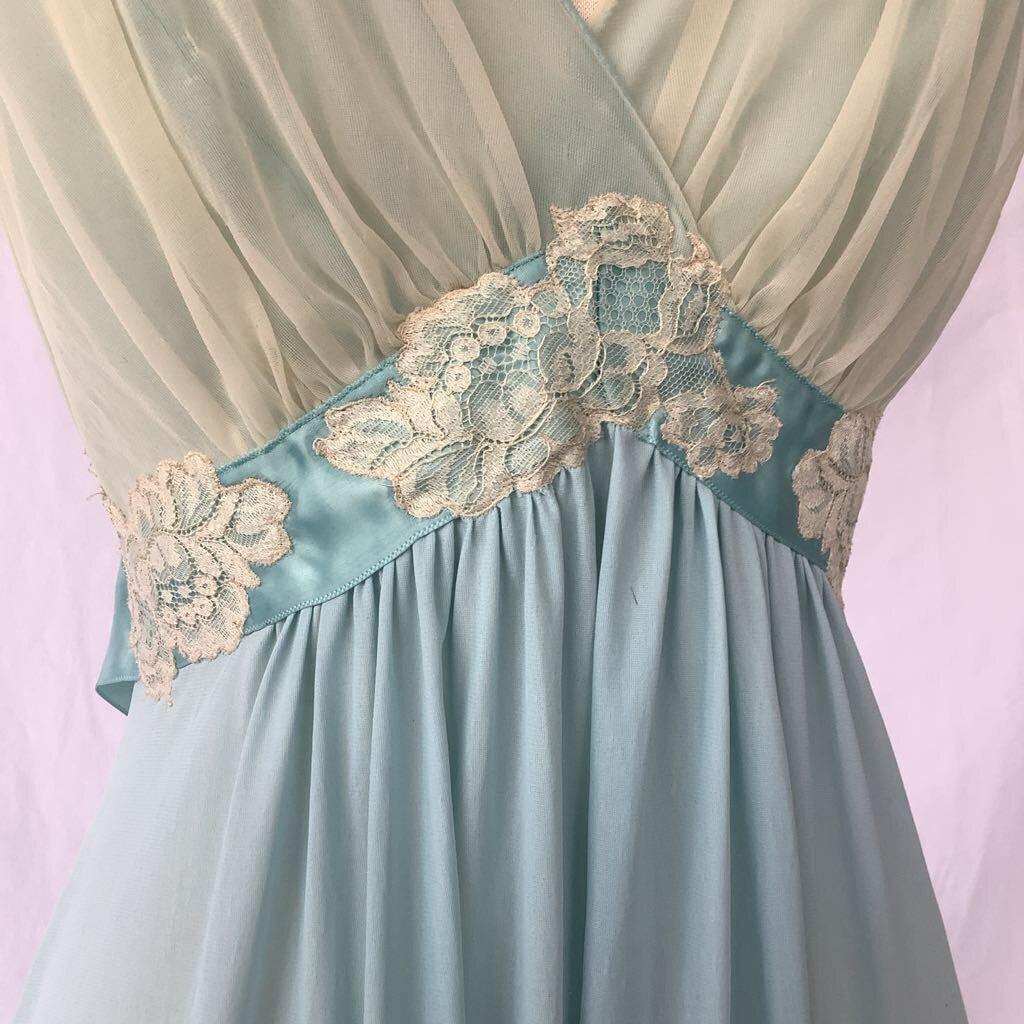 1960s Vanity Fair Light Blue & Lace Lingerie
