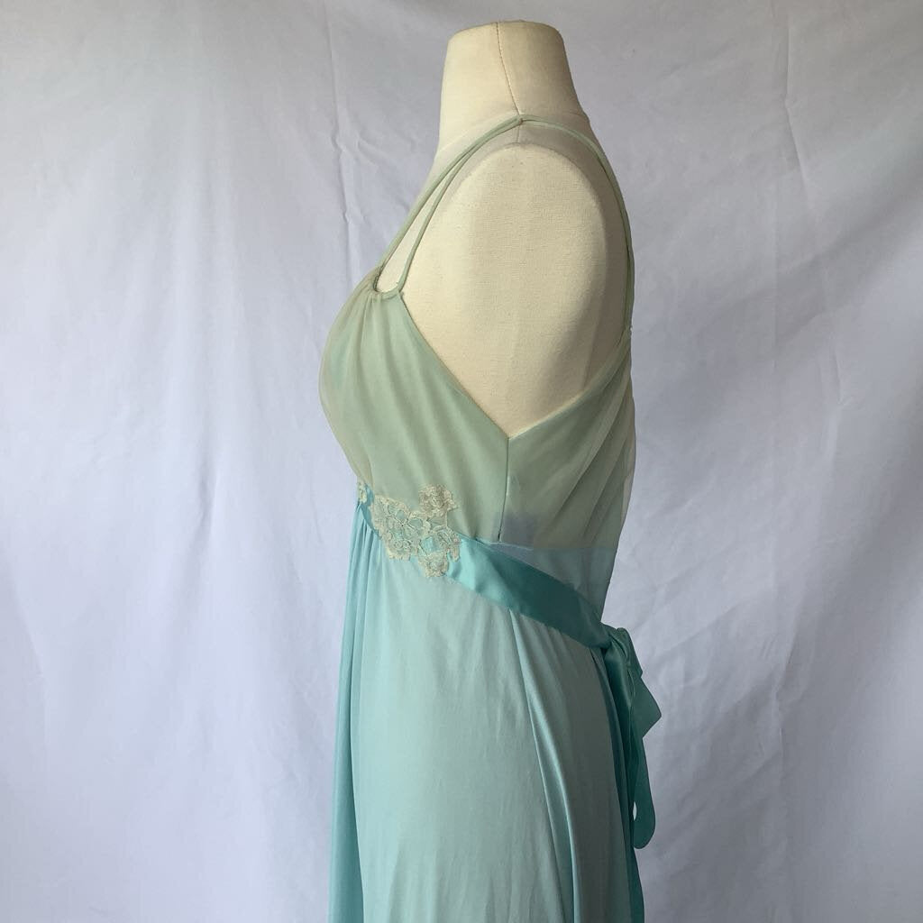 1960s Vanity Fair Light Blue & Lace Lingerie