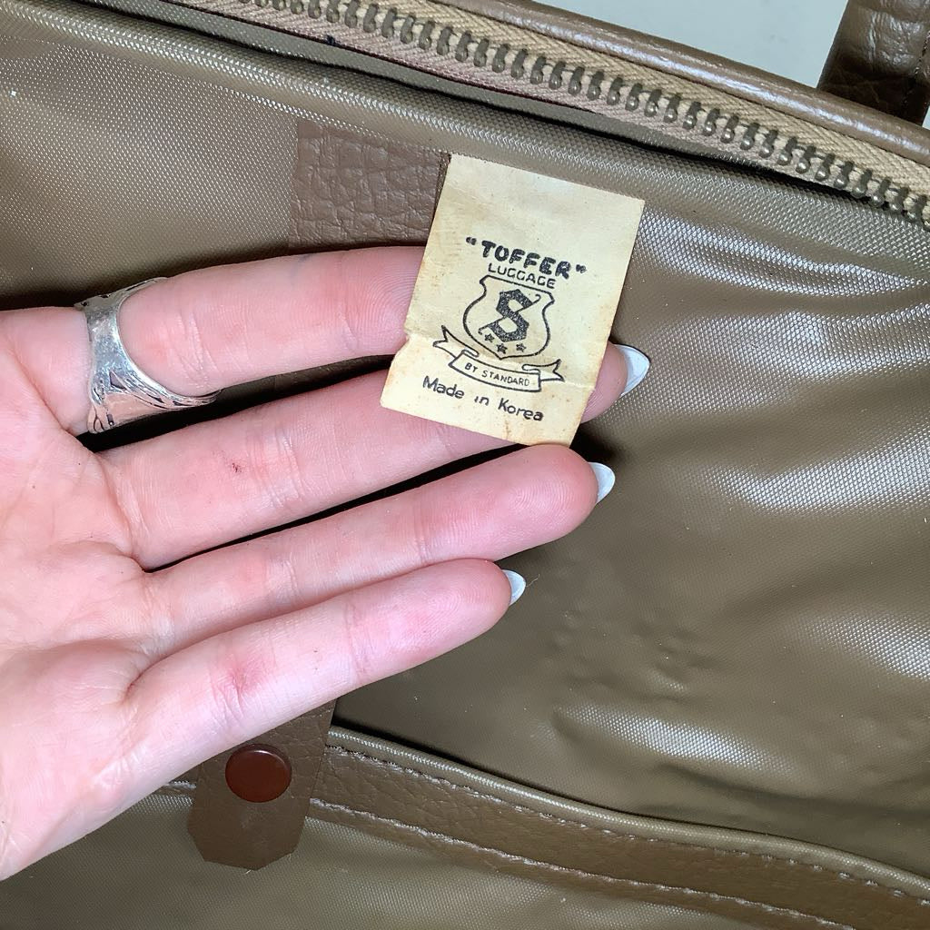 Amazing Vintage Mid Century Travel Case w Key(inside)
