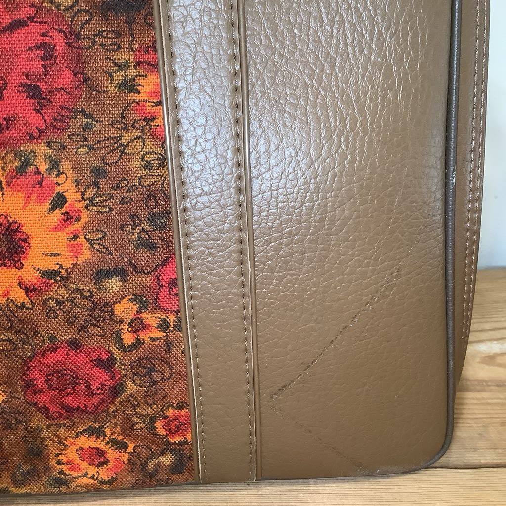 Amazing Vintage Mid Century Travel Case w Key(inside)