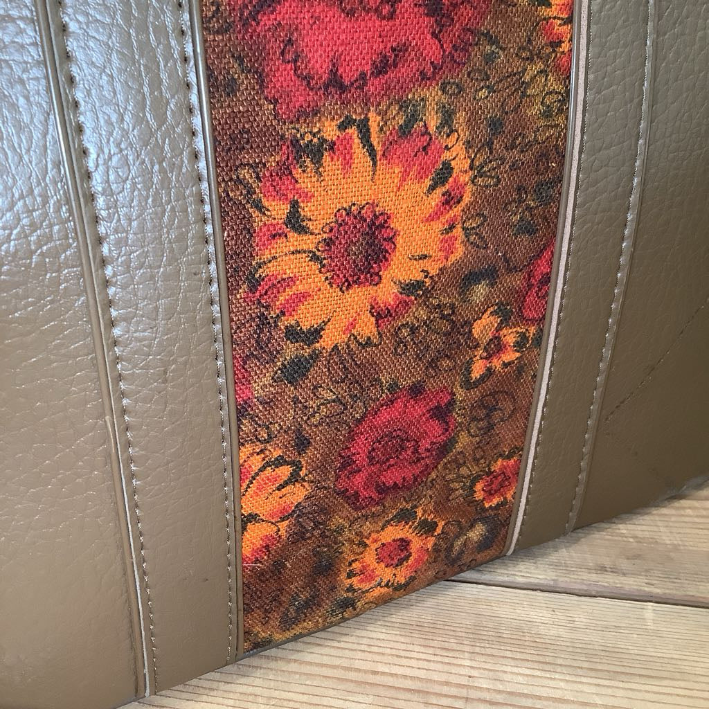 Amazing Vintage Mid Century Travel Case w Key(inside)