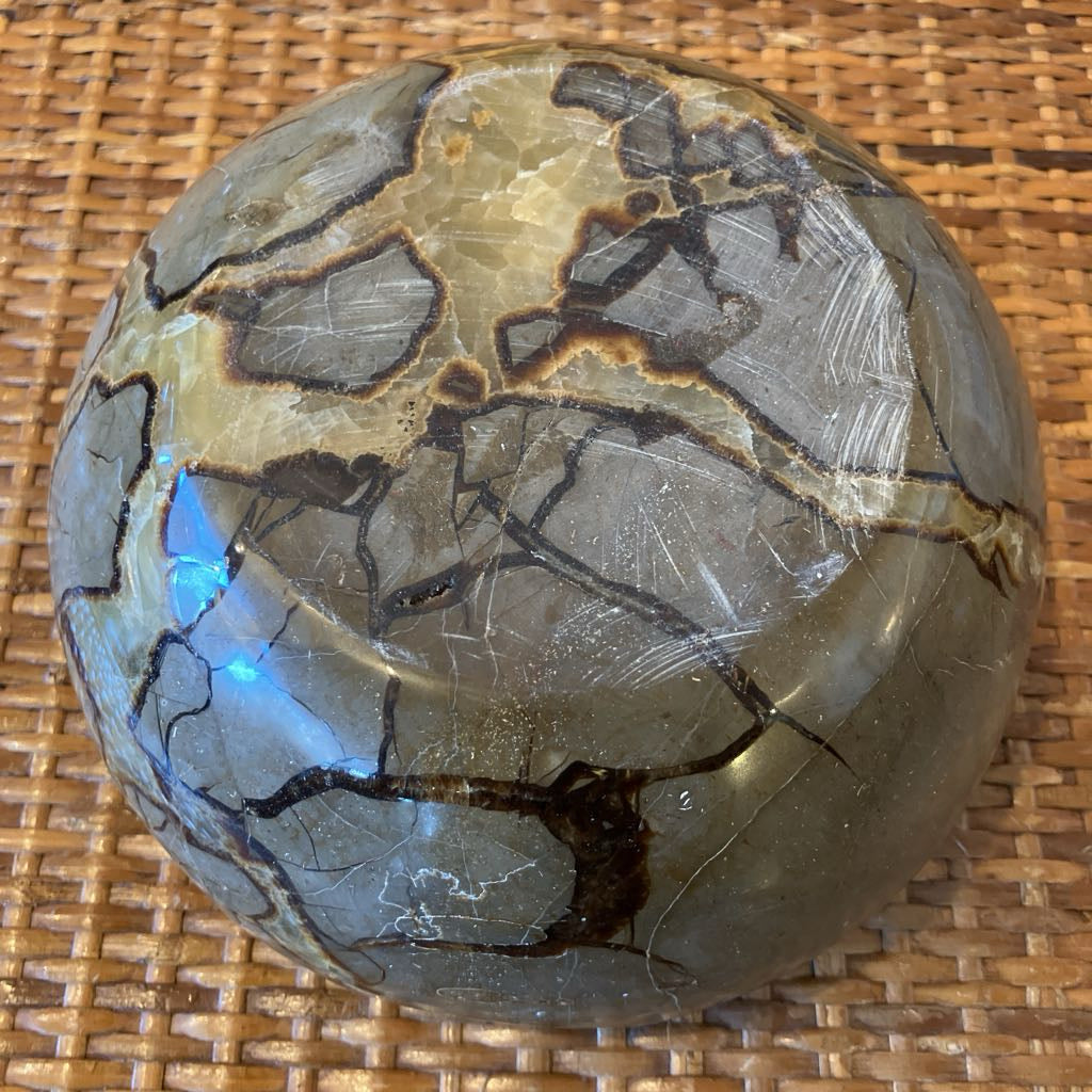 Decorative stone with natural patterns on a woven surface