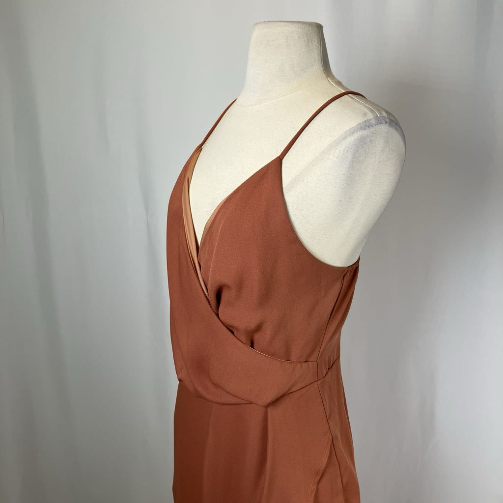 Brown dress on a mannequin against a plain background