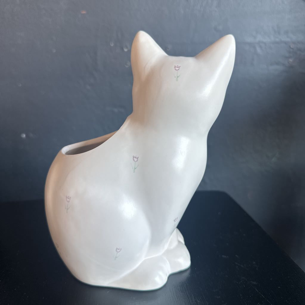 1989 White Ceramic Cat Planter w/ Decorative Tulips