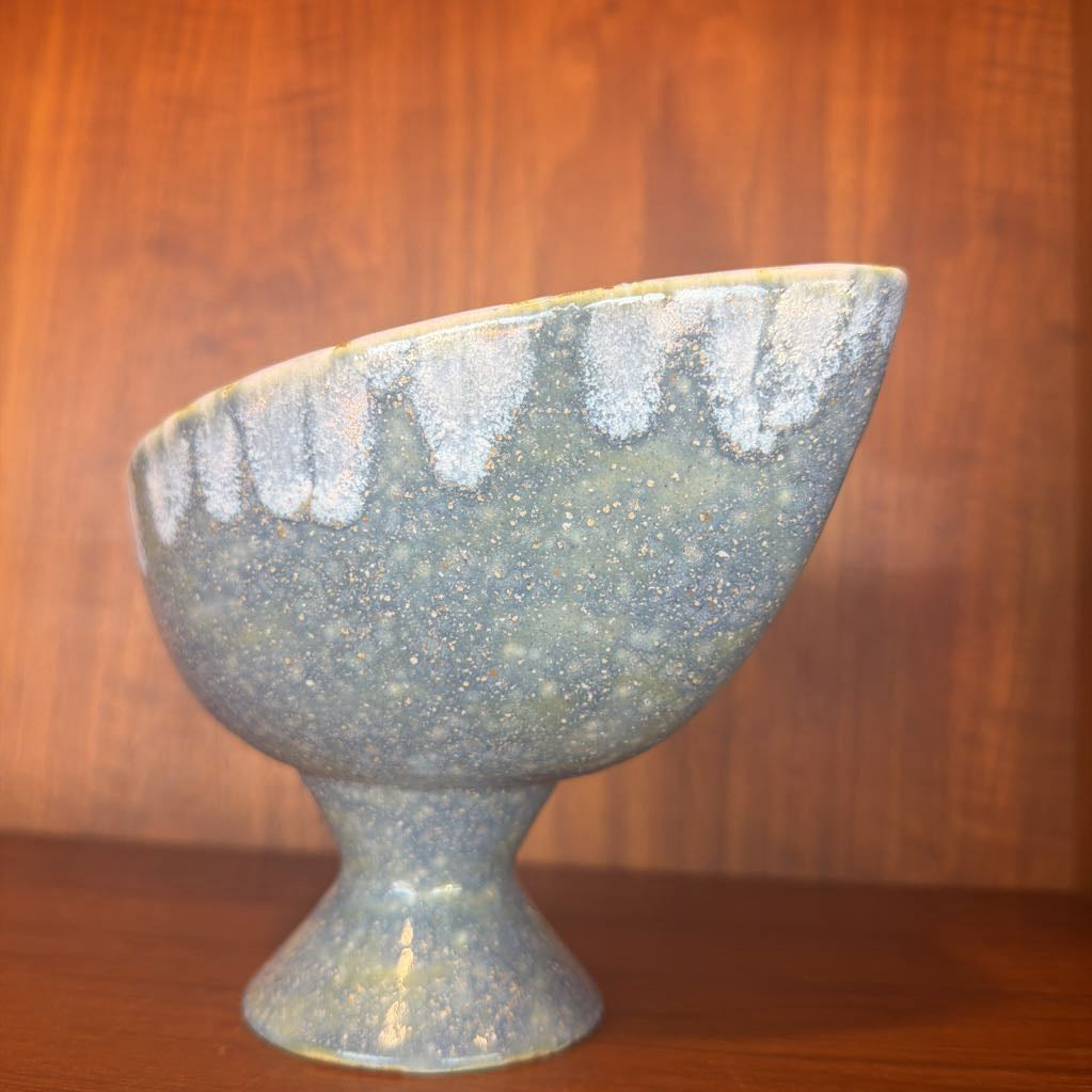 Pedistal textured Pottery Bowl