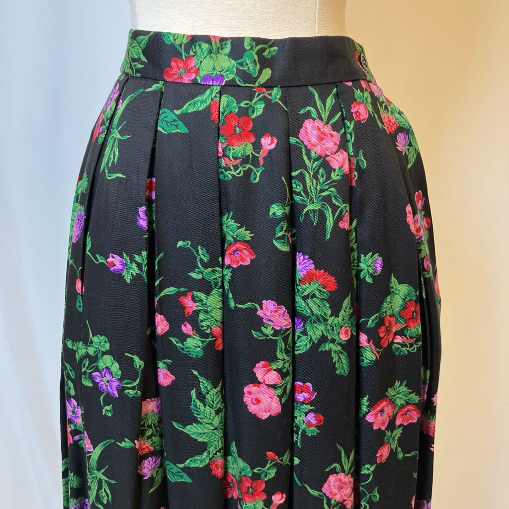 Floral patterned skirt on a mannequin against a plain background