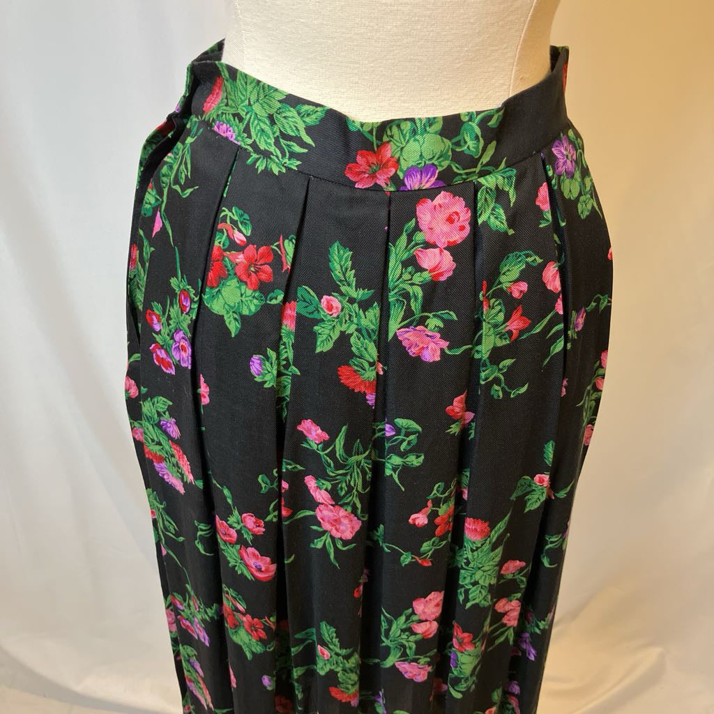 Floral patterned skirt on a mannequin against a plain background