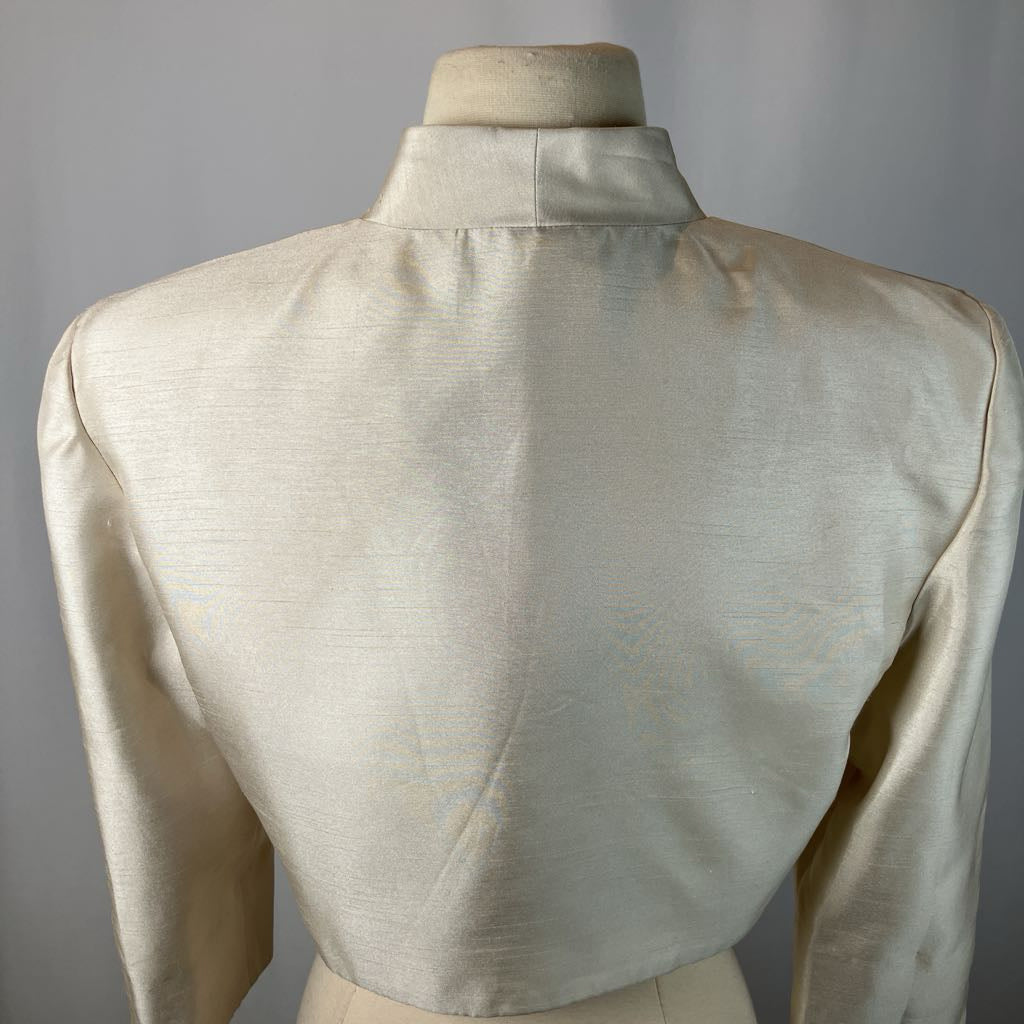 Beige blazer on a mannequin against a gray background