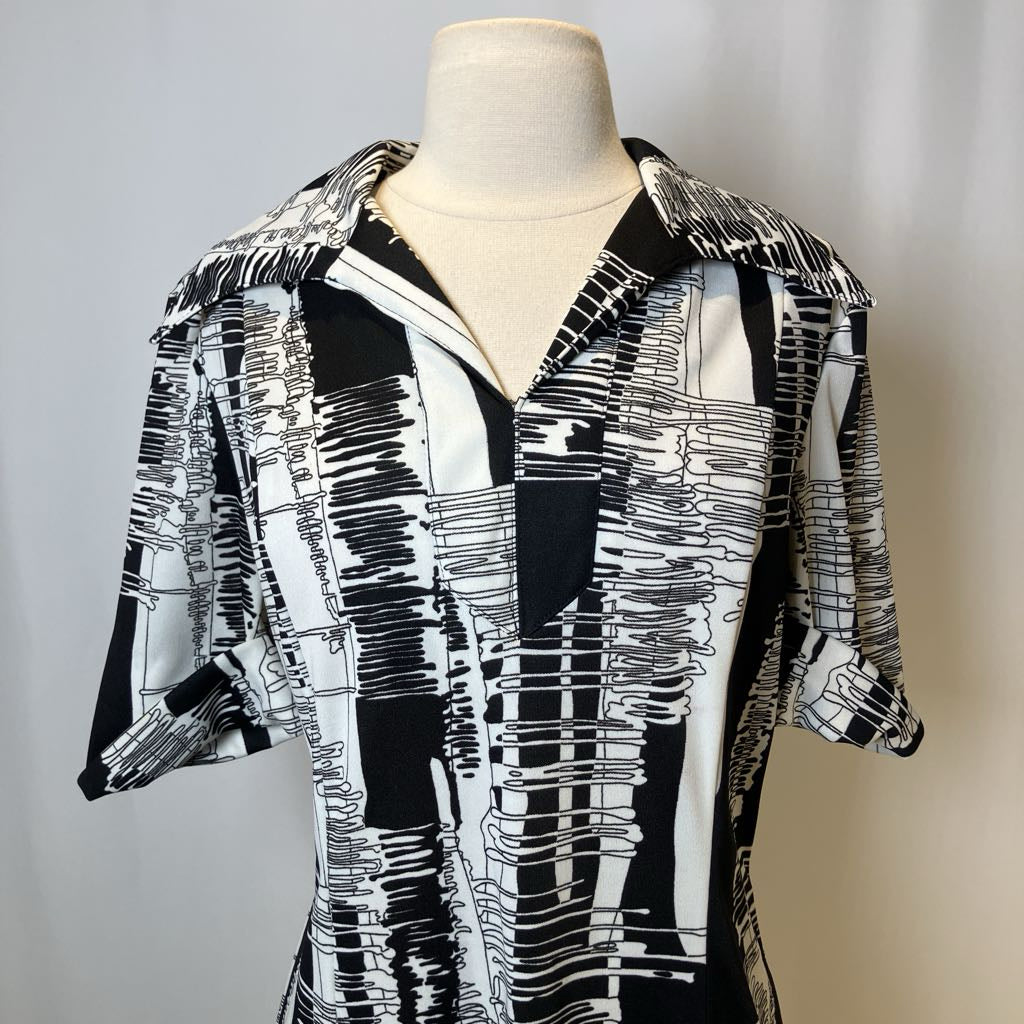 Black and white patterned shirt on a mannequin against a plain background