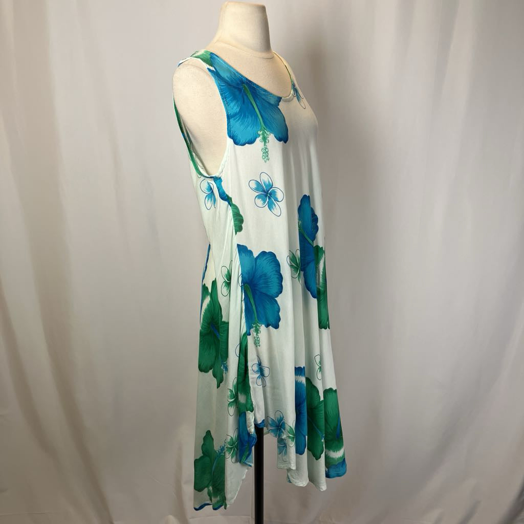Mannequin wearing a floral dress with blue and green flowers on a plain background