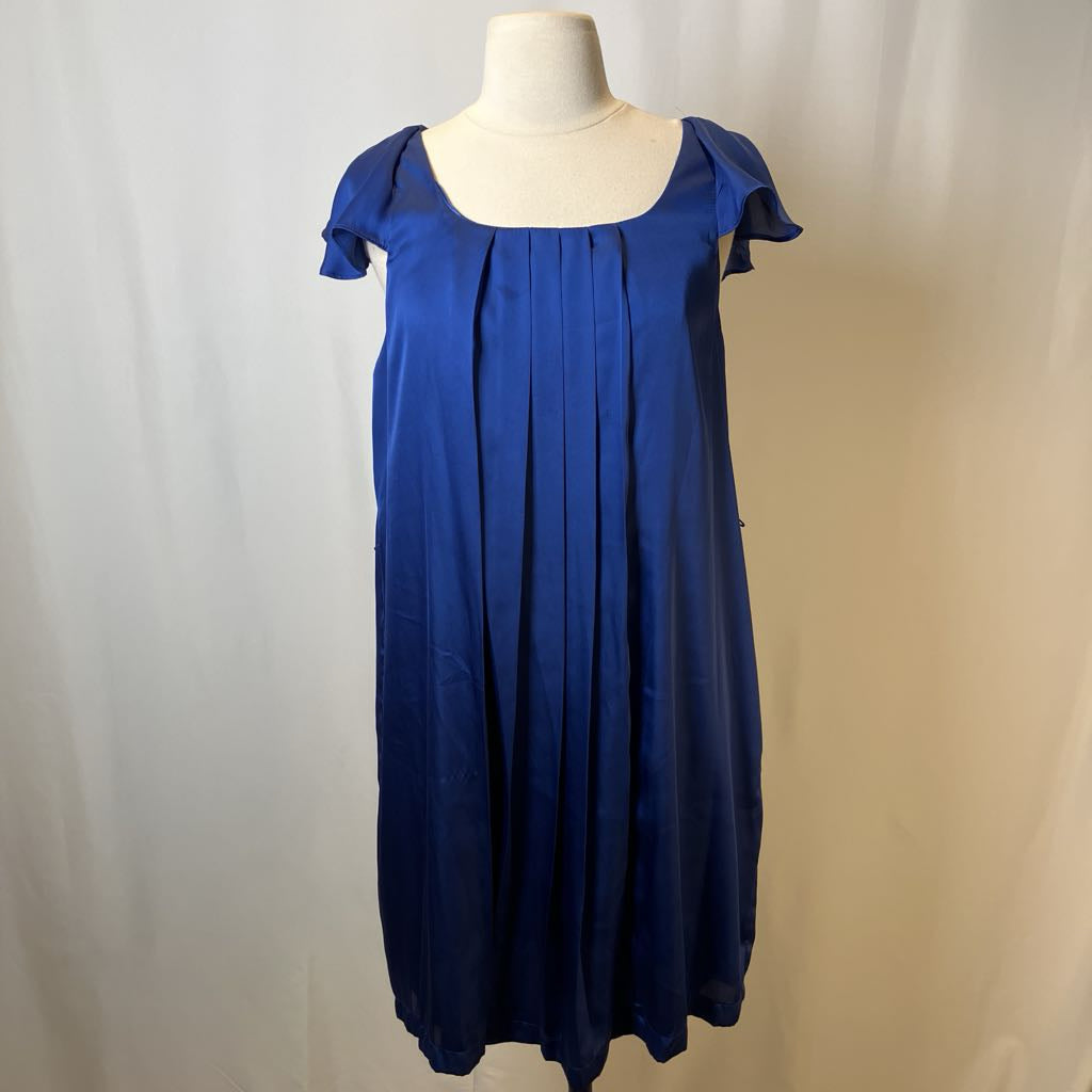 Blue dress on a mannequin against a plain background