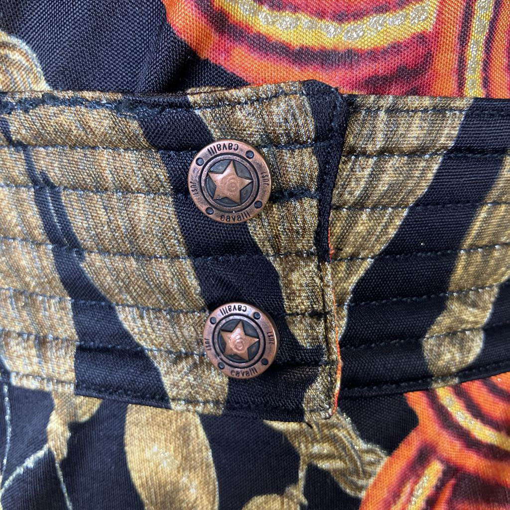Buttons on the skirt