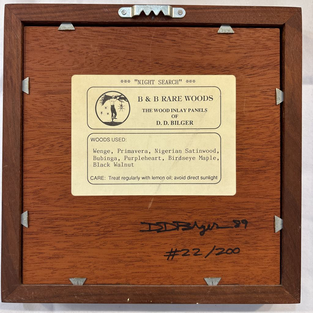 The back of an artwork with information about the artist and work as well as the signature and number of this creation.
