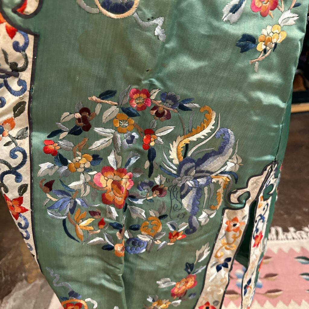 Vintage Traditional Embroidered Kimono