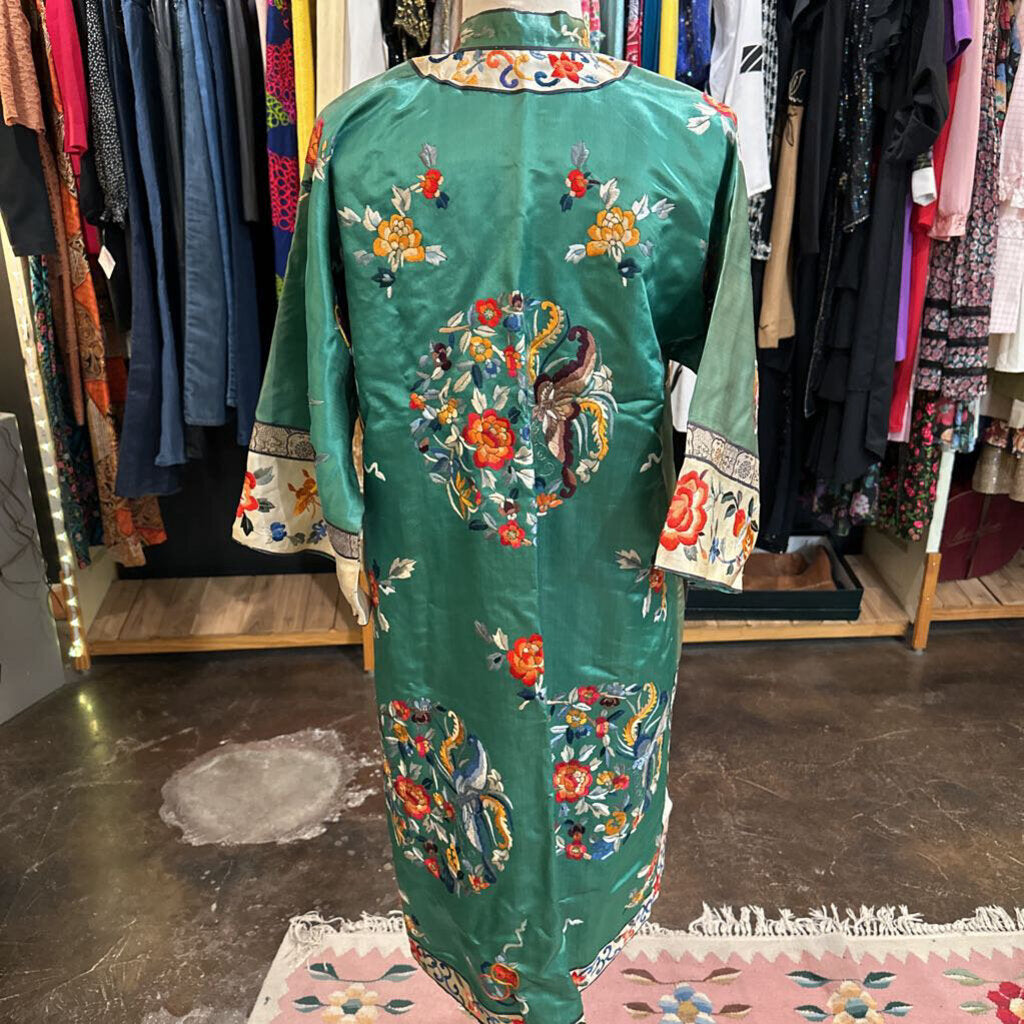 Vintage Traditional Embroidered Kimono