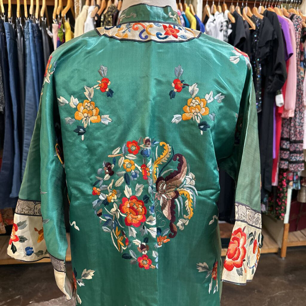 Vintage Traditional Embroidered Kimono