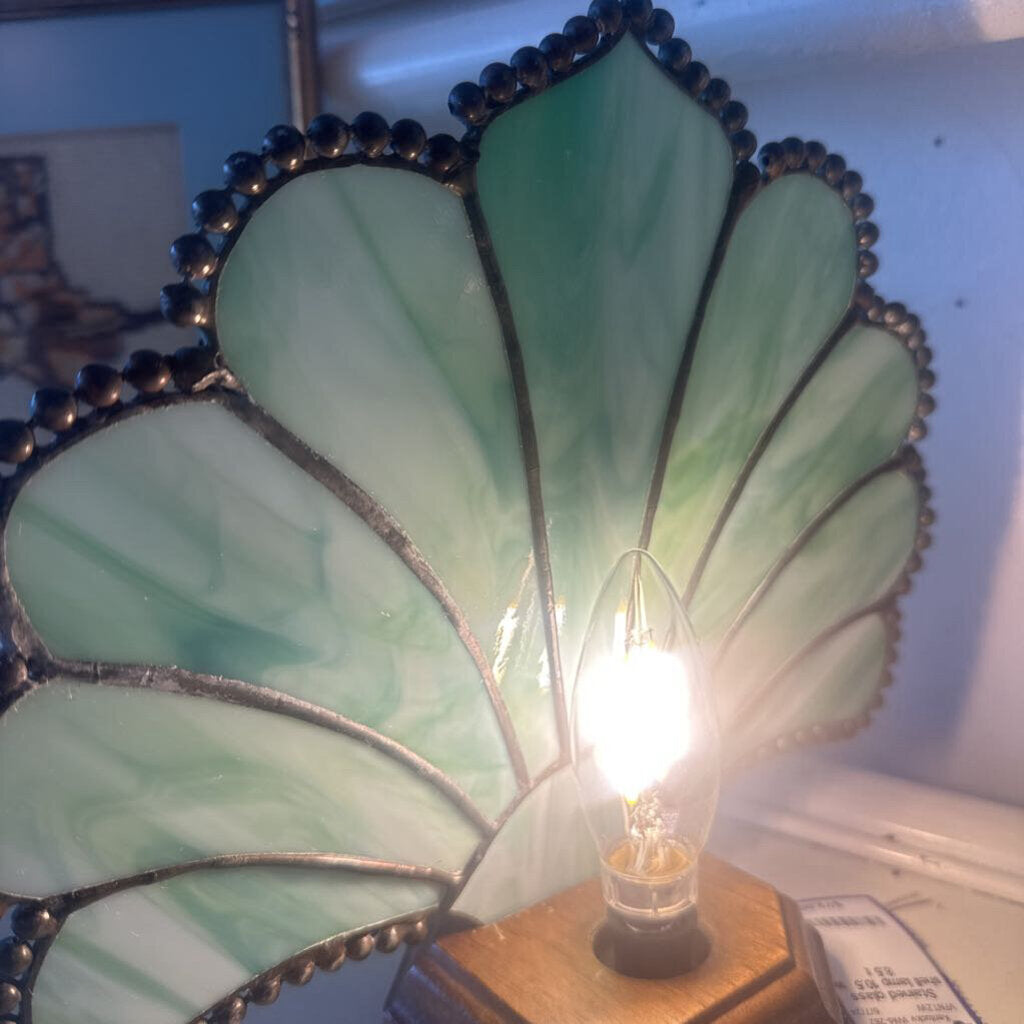 Stained glass shell lamp