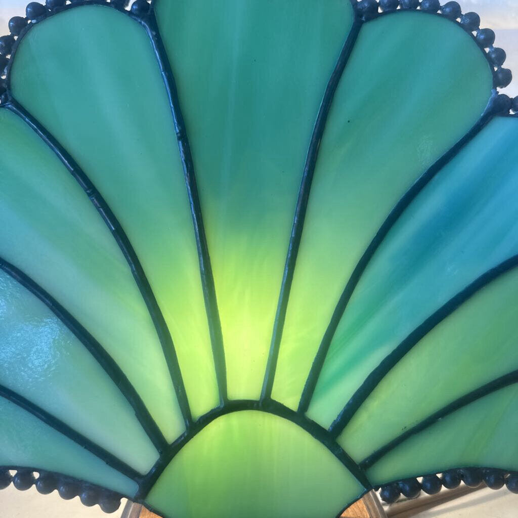 Stained glass shell lamp