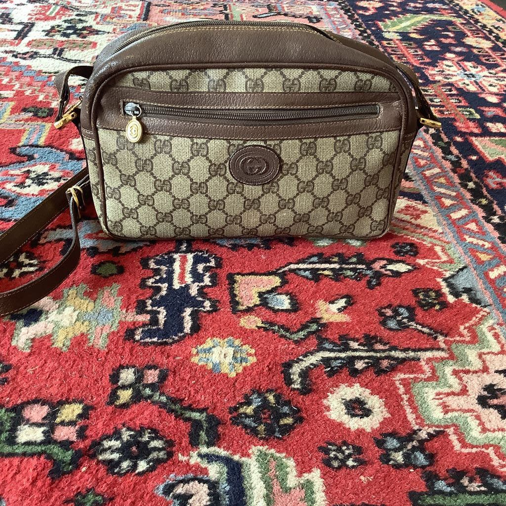 Vintage Authentic Gucci Logo Crossbody Handbag