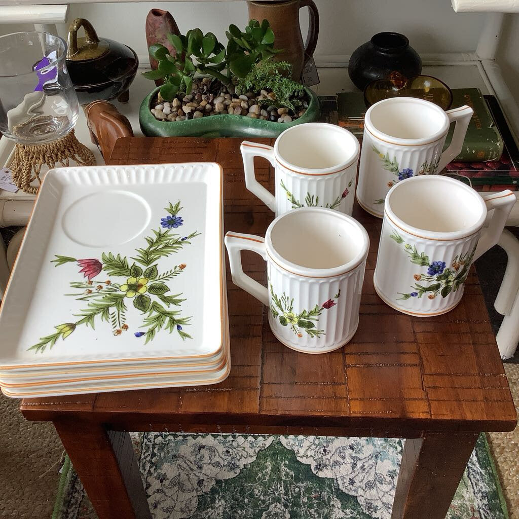 Vintage Floral Snack Trays w/ Mugs