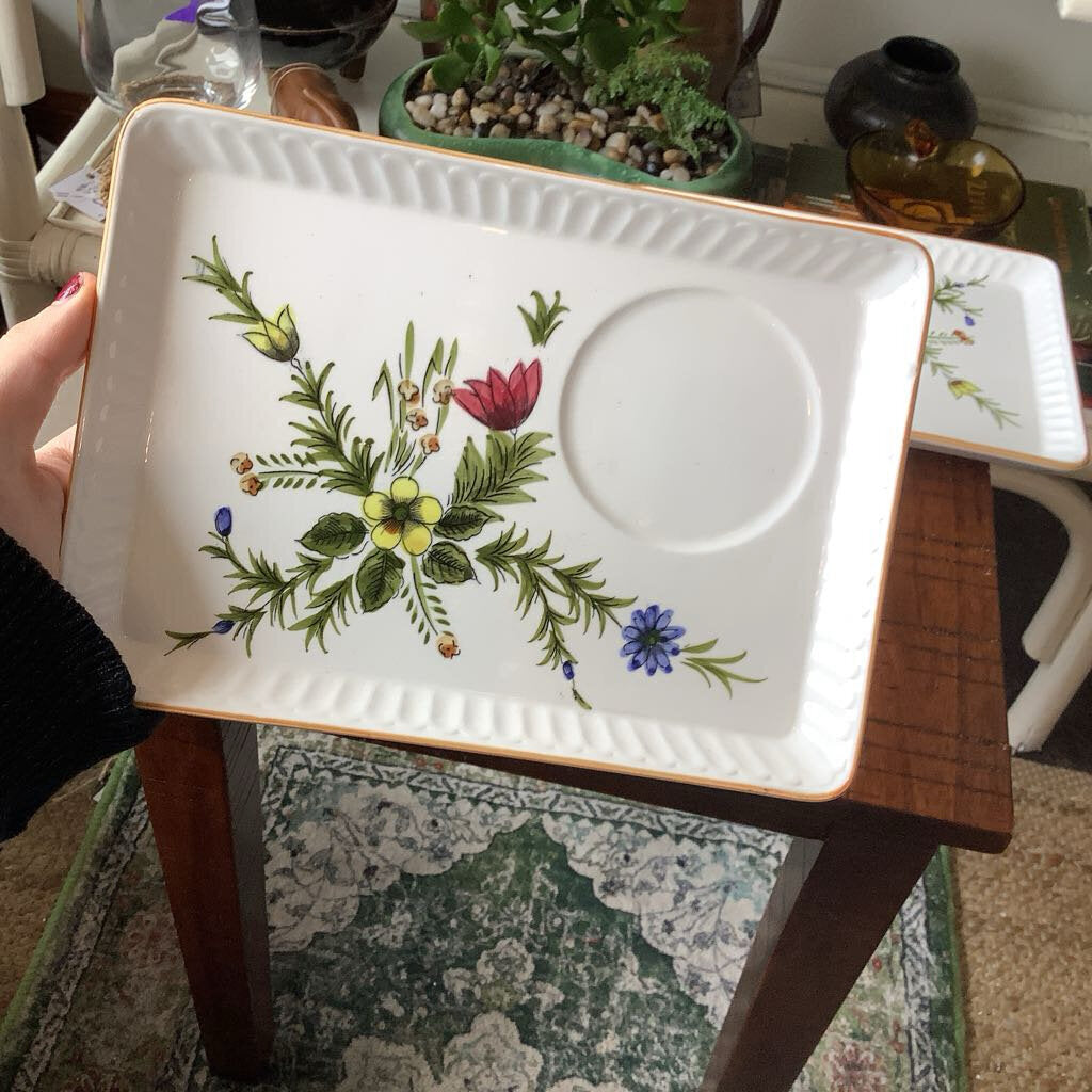 Vintage Floral Snack Trays w/ Mugs