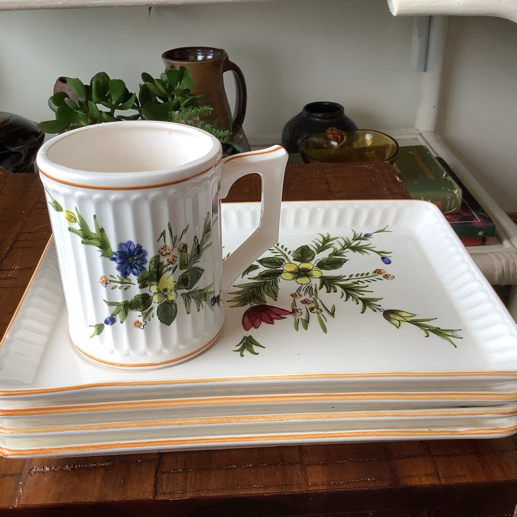 Vintage Floral Snack Trays w/ Mugs