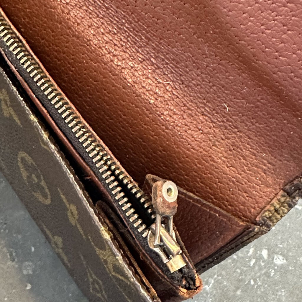 Vintage Authentic Louis Vuitton Monogram Long Wallet