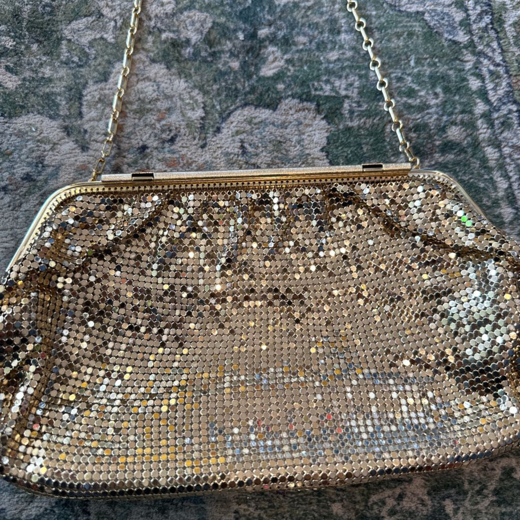 Vintage Whiting & Davis Gold Mesh w/ Envelope Clasp Opening