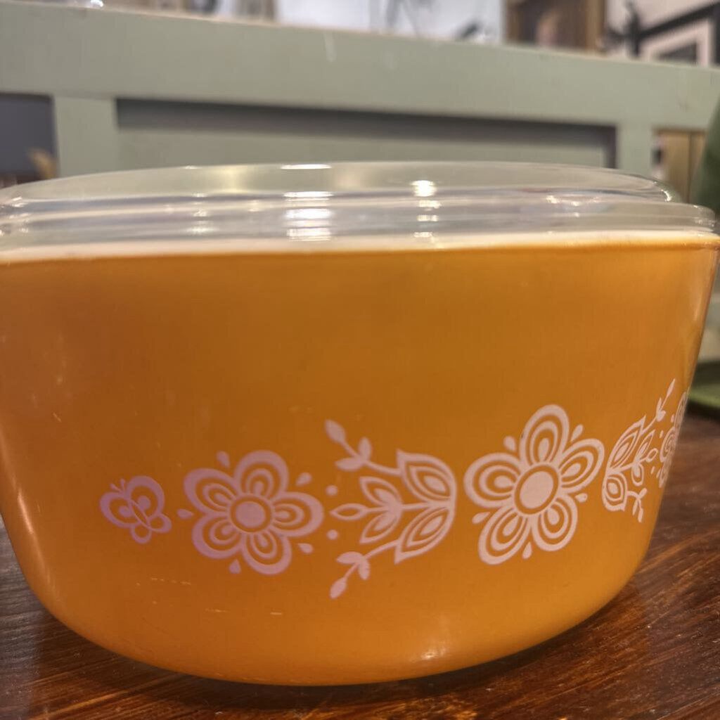 Large Pyrex "Butterfly Gold" Casserole Dish with Lid