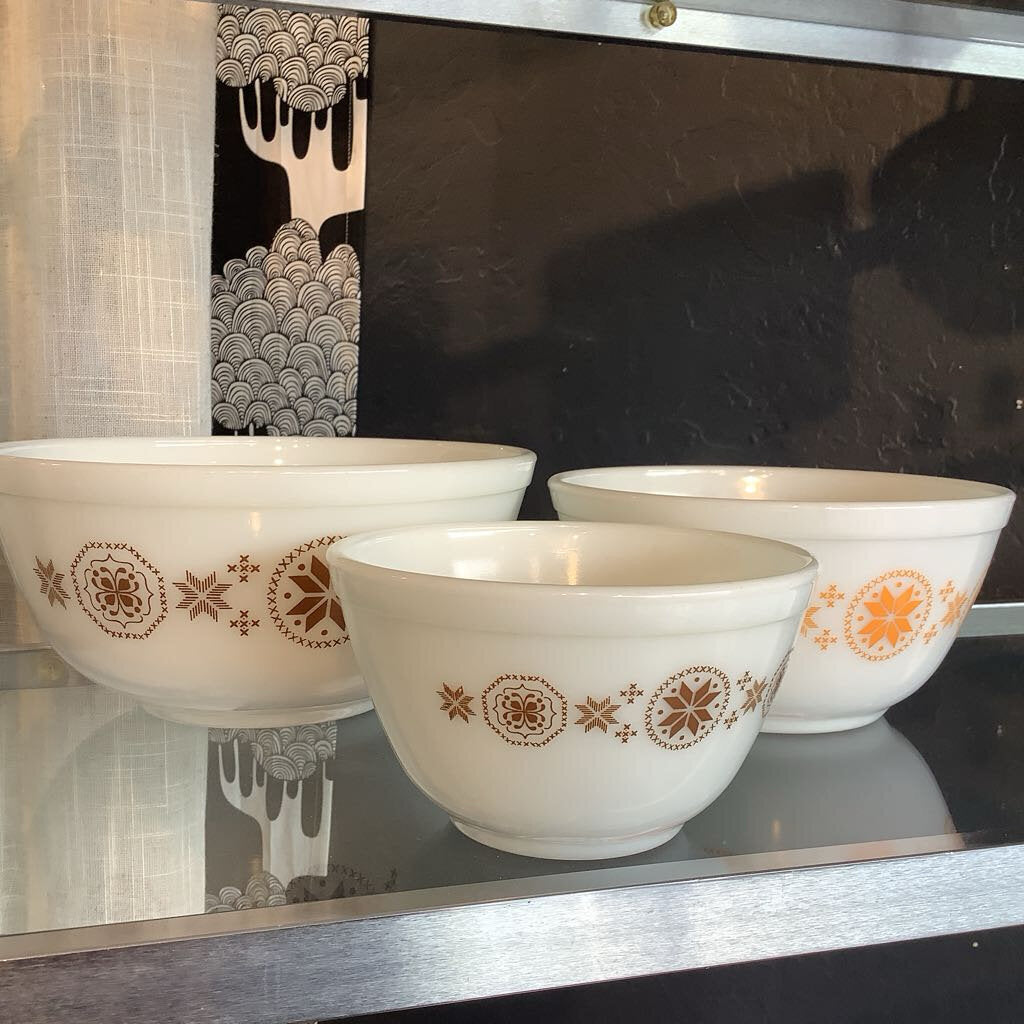 1960s Pyrex Town & Country Nesting Bowls