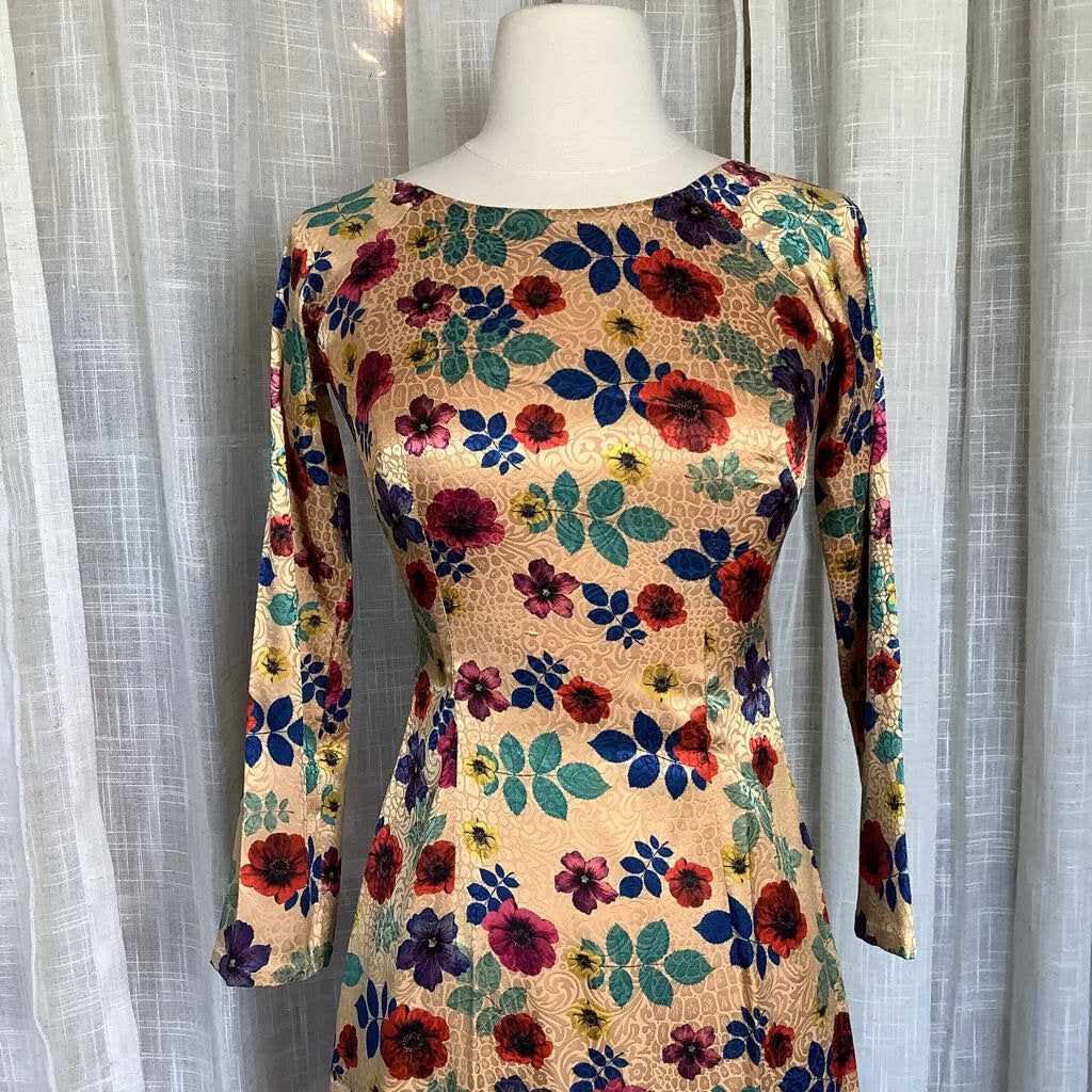 L/S Long Floral Maxi Open Sides L 48" B 28" W 26" S 18"
