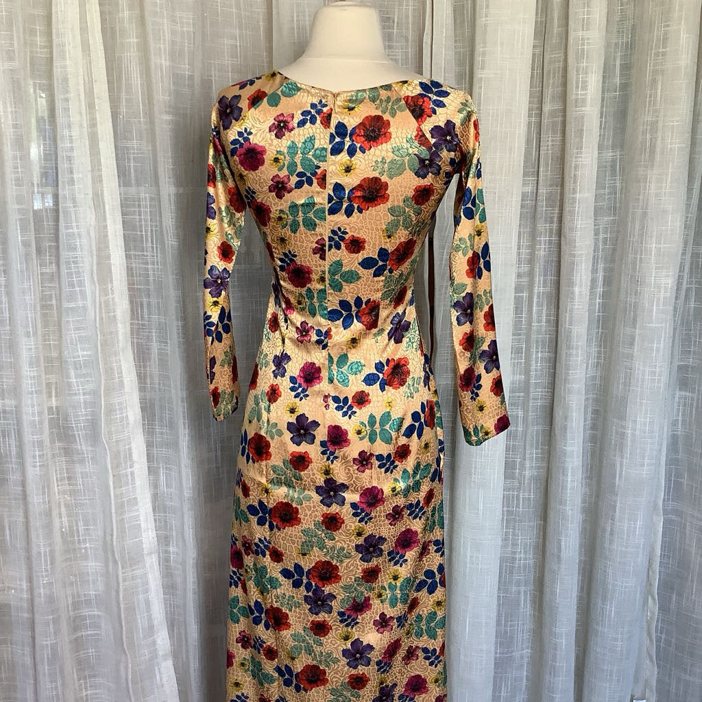 L/S Long Floral Maxi Open Sides L 48" B 28" W 26" S 18"