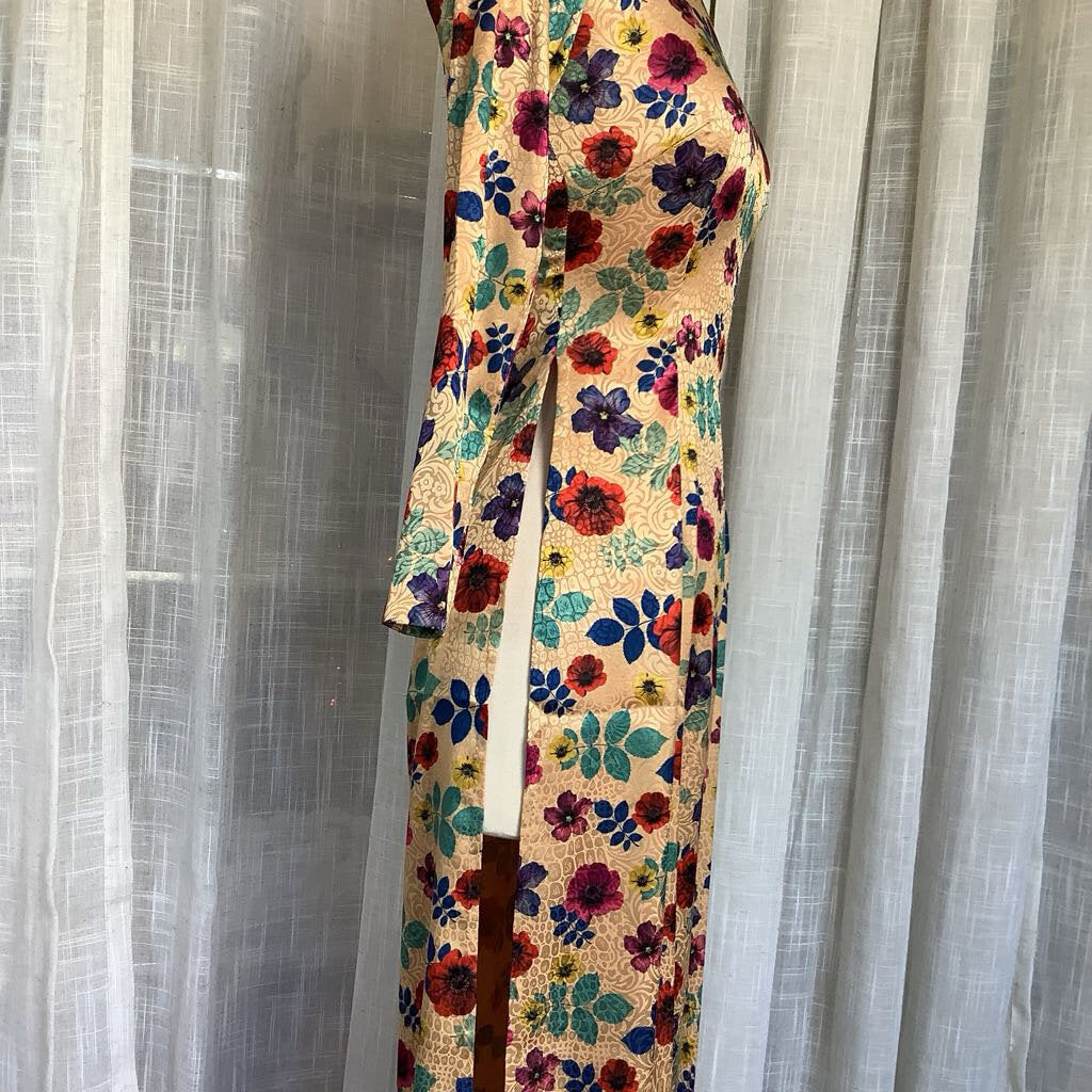 L/S Long Floral Maxi Open Sides L 48" B 28" W 26" S 18"