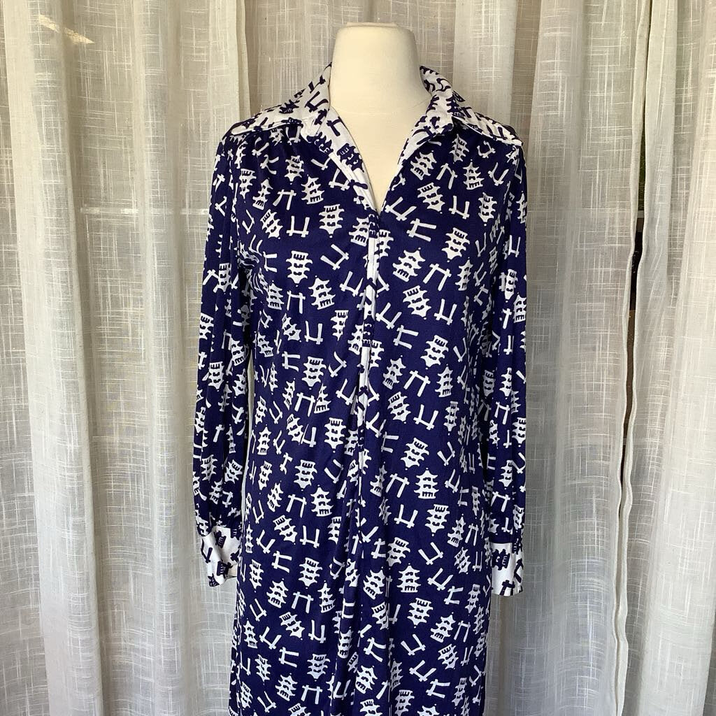 1970s Blue and White Asian Print Shift dress