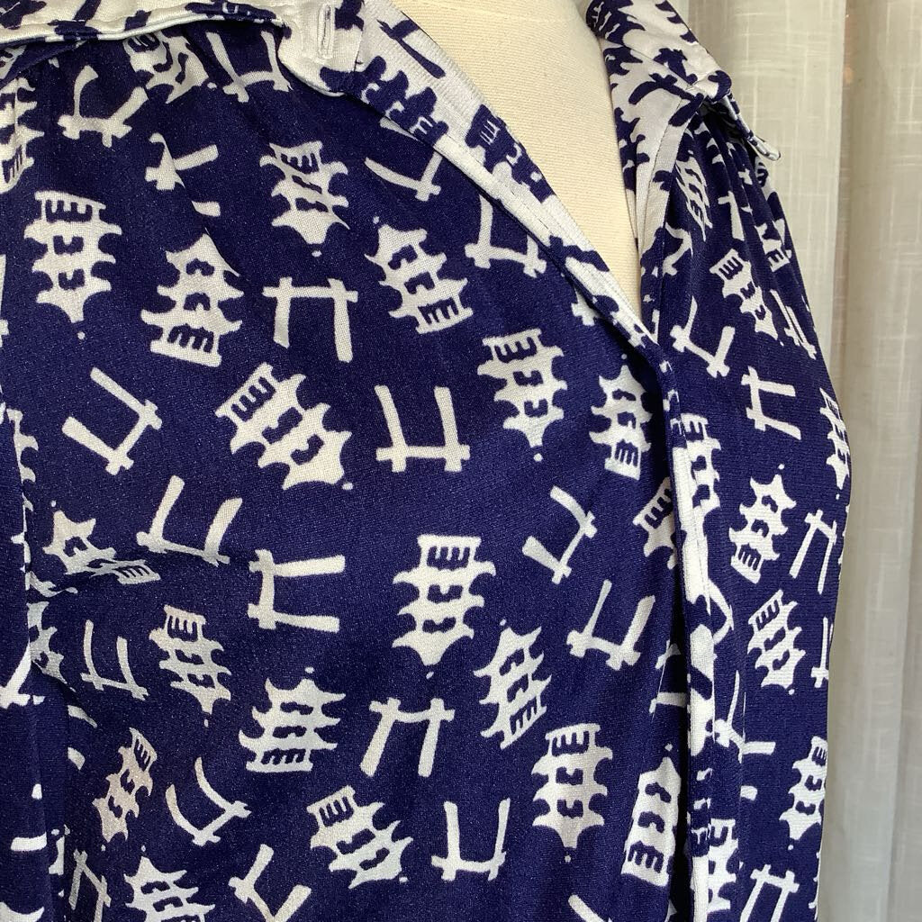 1970s Blue and White Asian Print Shift dress