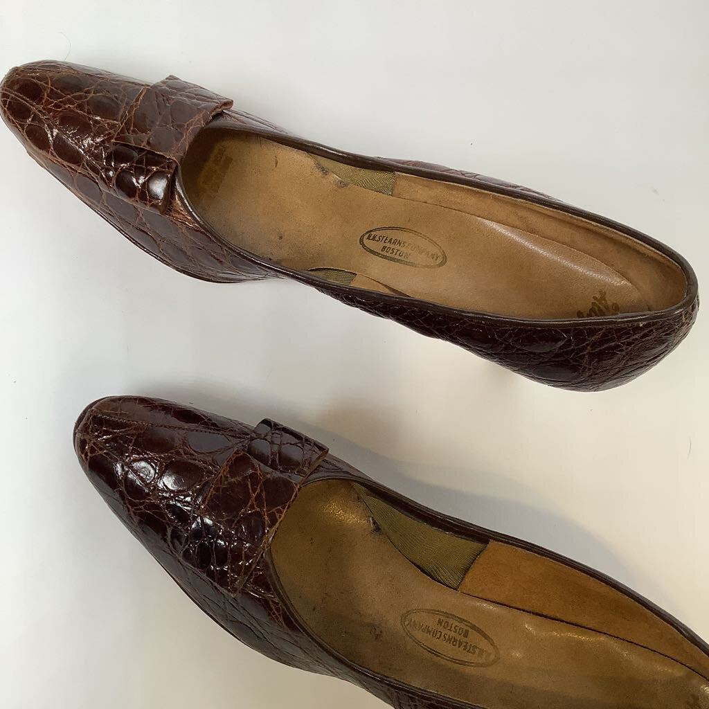 40s Alligator Pumps