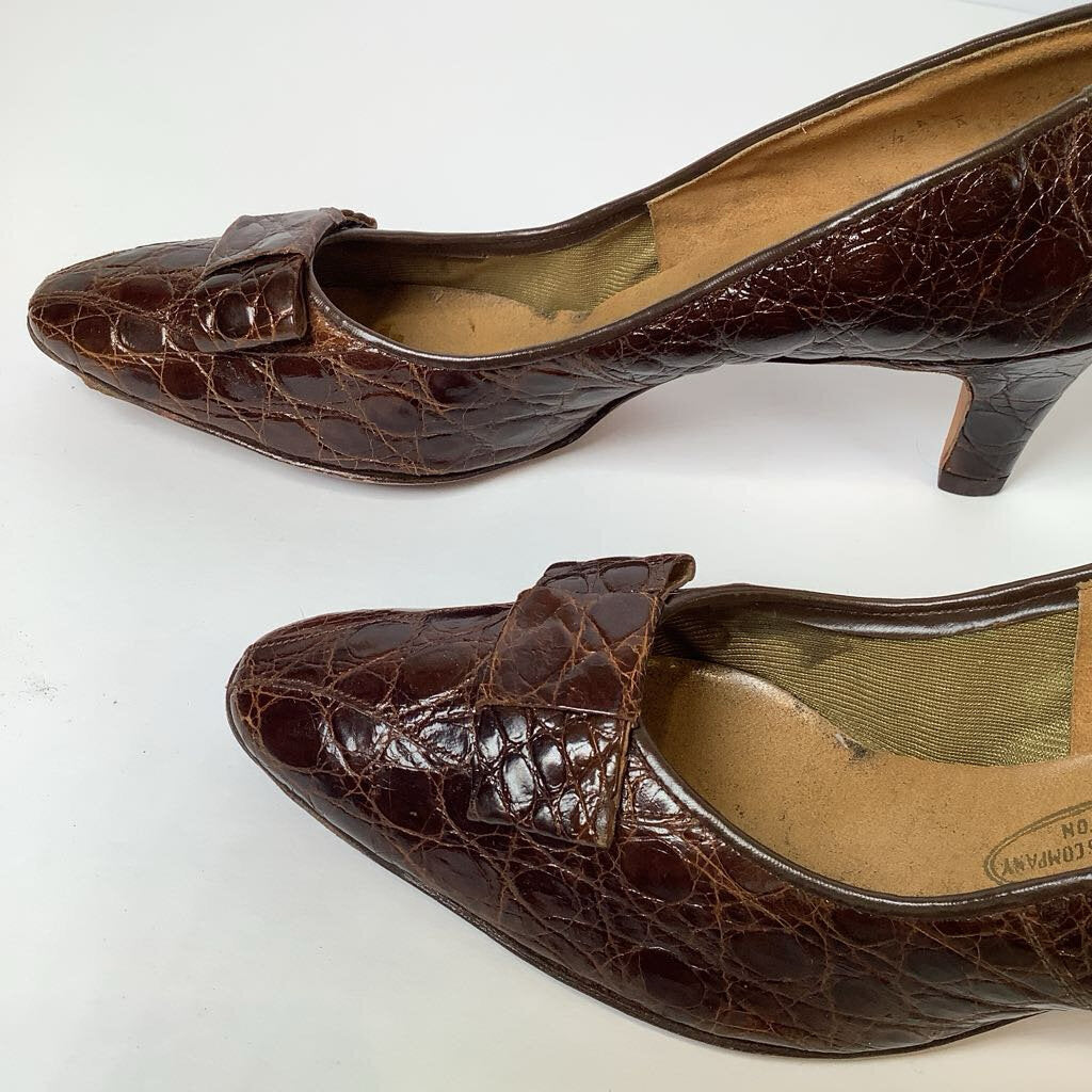 40s Alligator Pumps