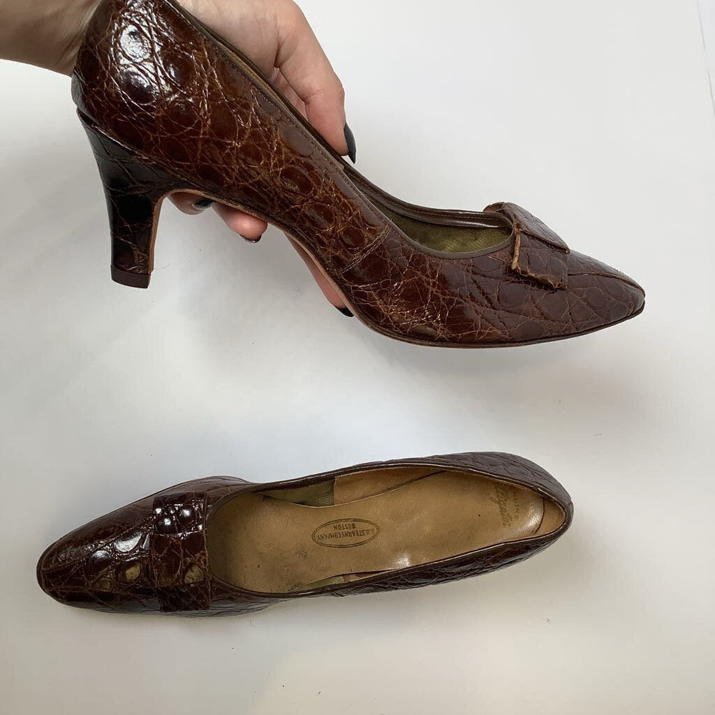 40s Alligator Pumps