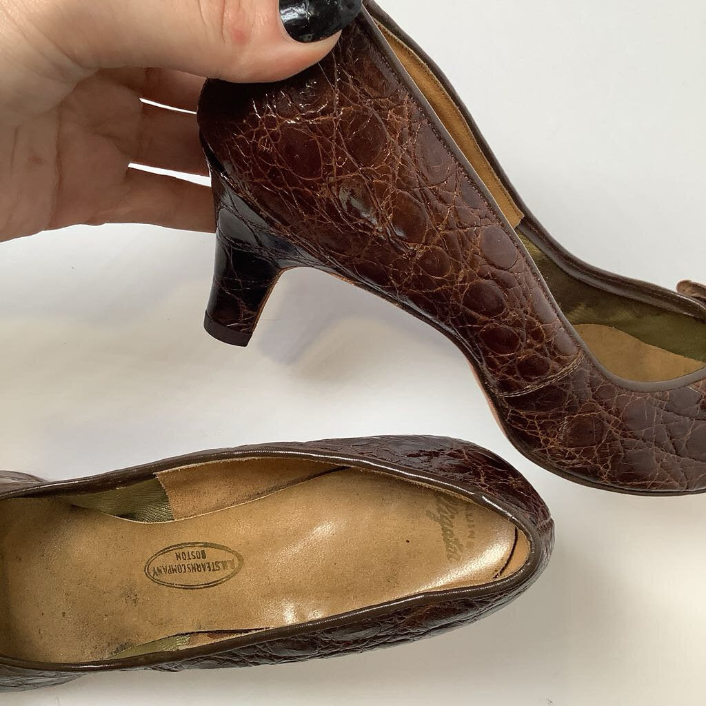 40s Alligator Pumps